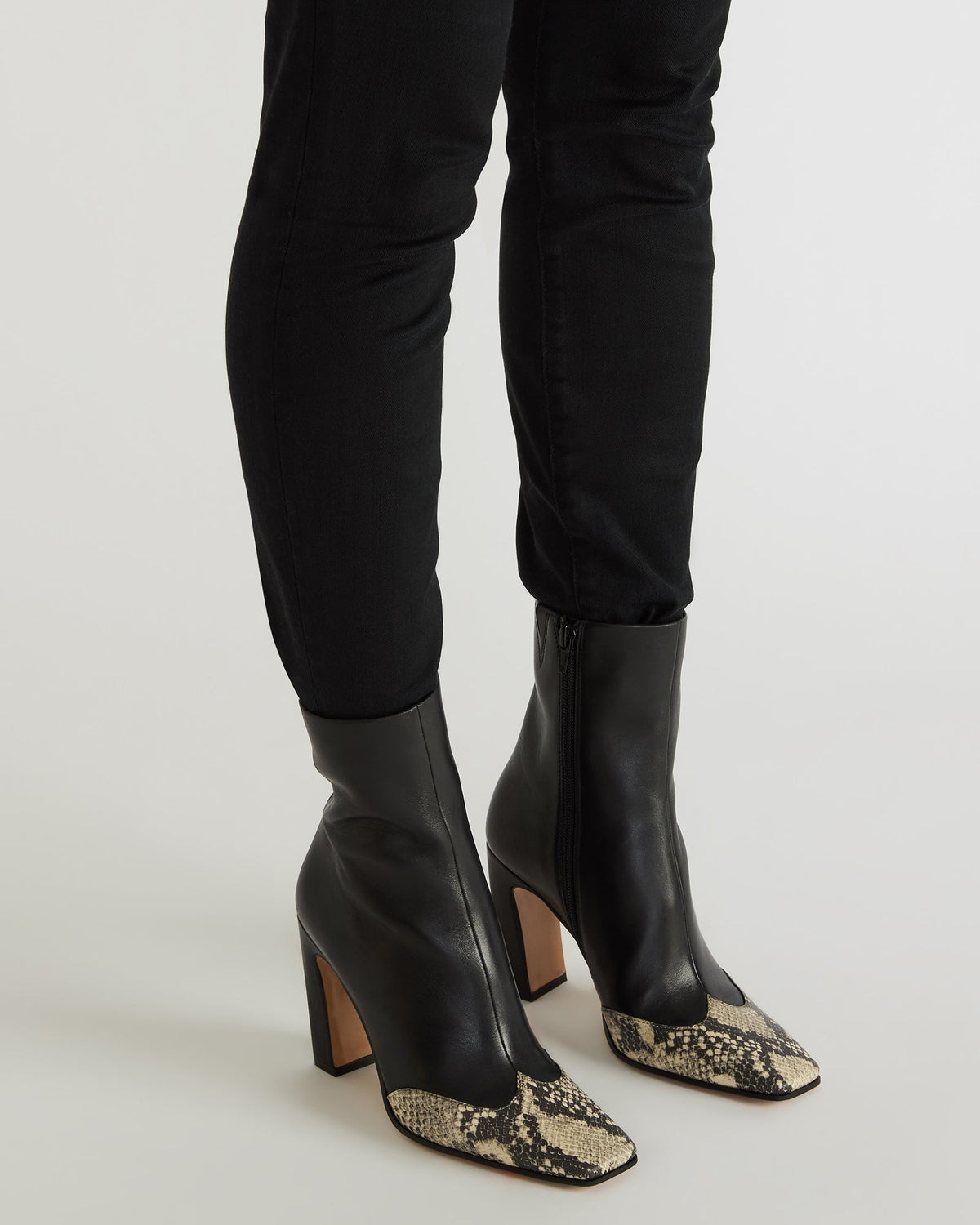 LYLE BLACK LEATHER WITH SNAKE